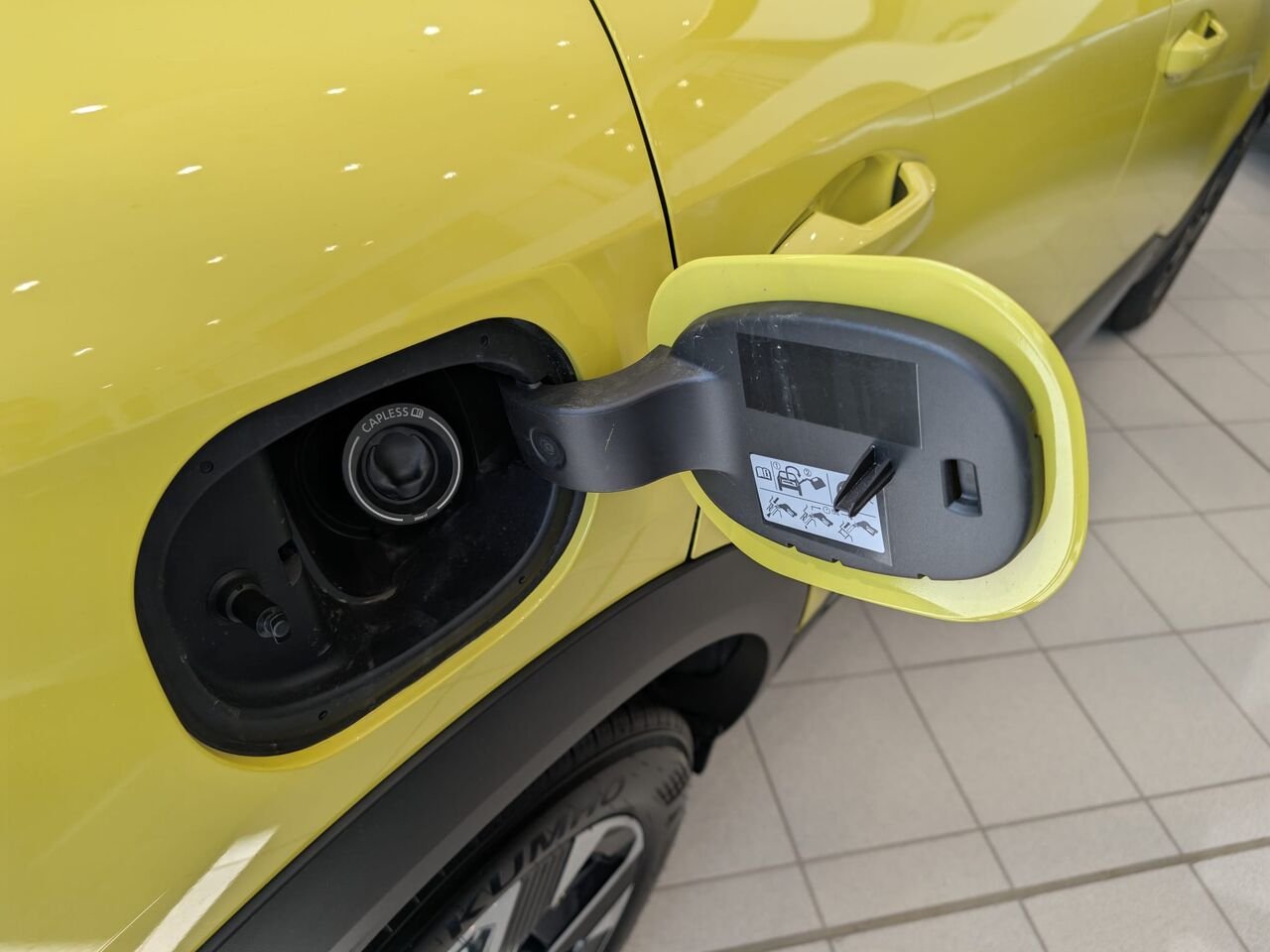 NISSAN Kicks KICKS SV 2026 Jaune yuzu métallisé/Noir intense Châteauguay - photo #7