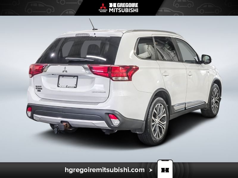 2016 Mitsubishi Outlander White Laval - photo #8