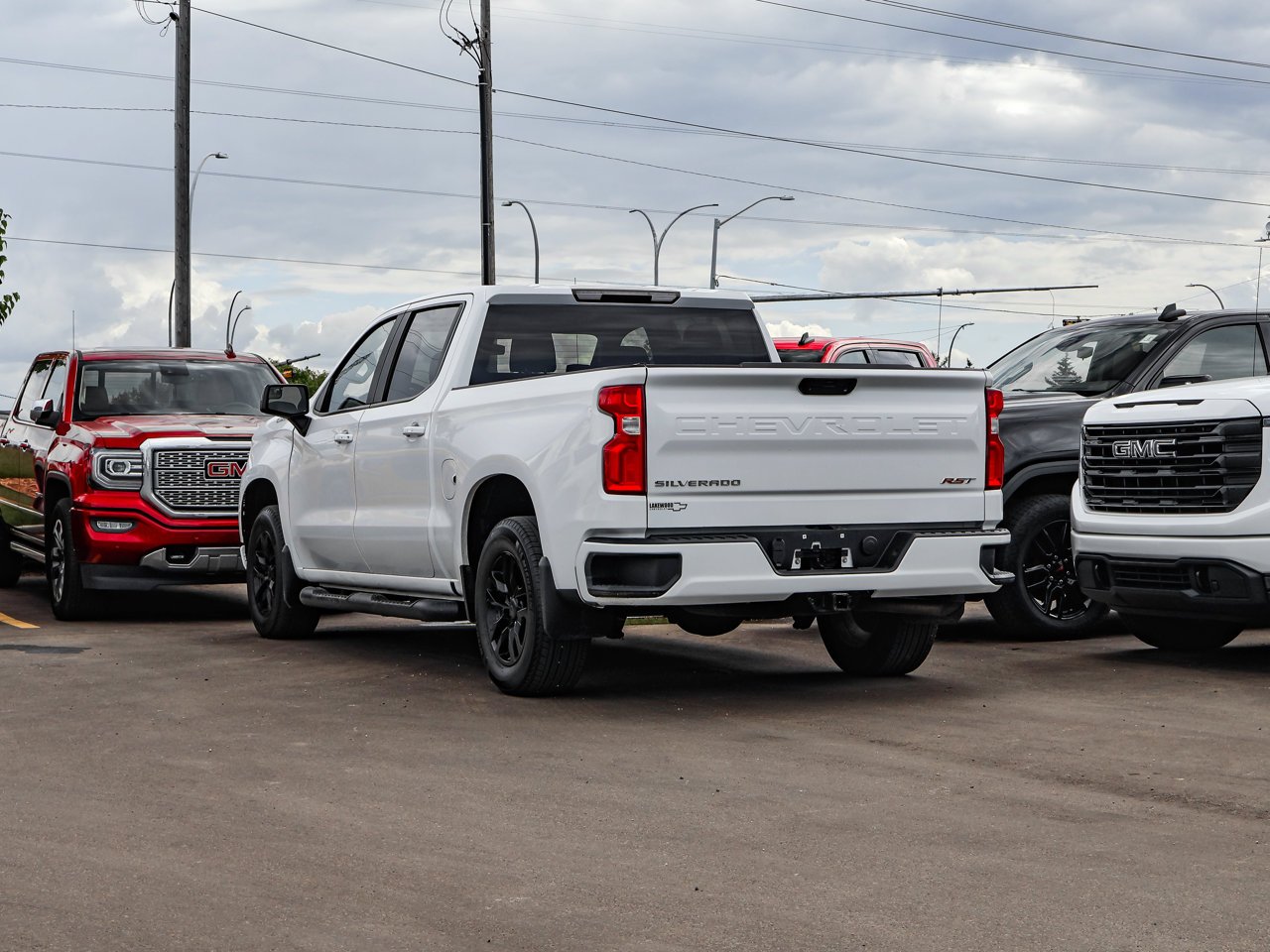 2019 Chevrolet Silverado 1500 4WD Crew Cab 147 RST White Sherwood Park - photo #5
