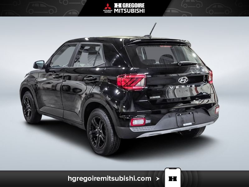 2023 Hyundai Venue Black Saint-Eustache - photo #5