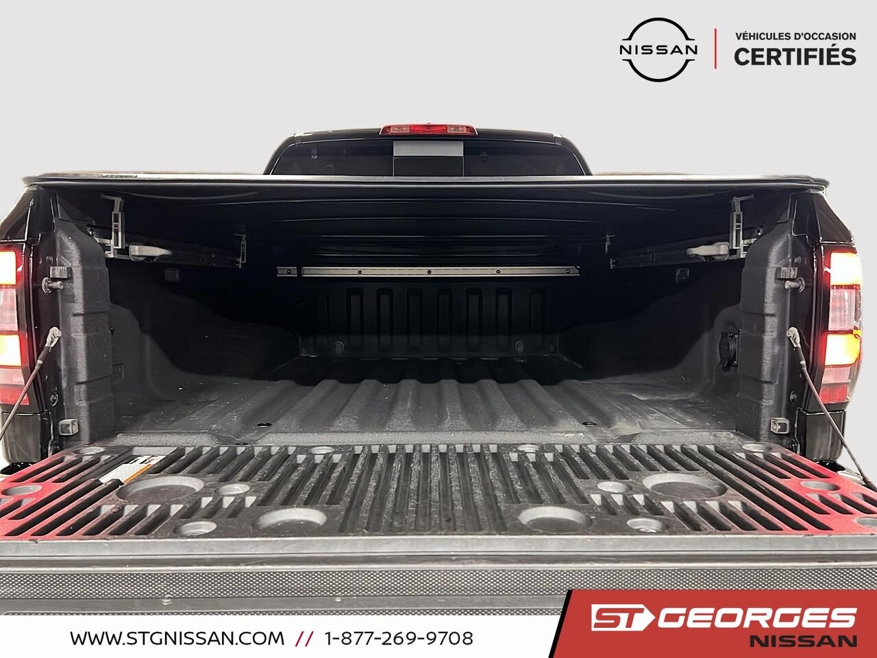Nissan Frontier 2023 Noir Saint-Georges - photo #16