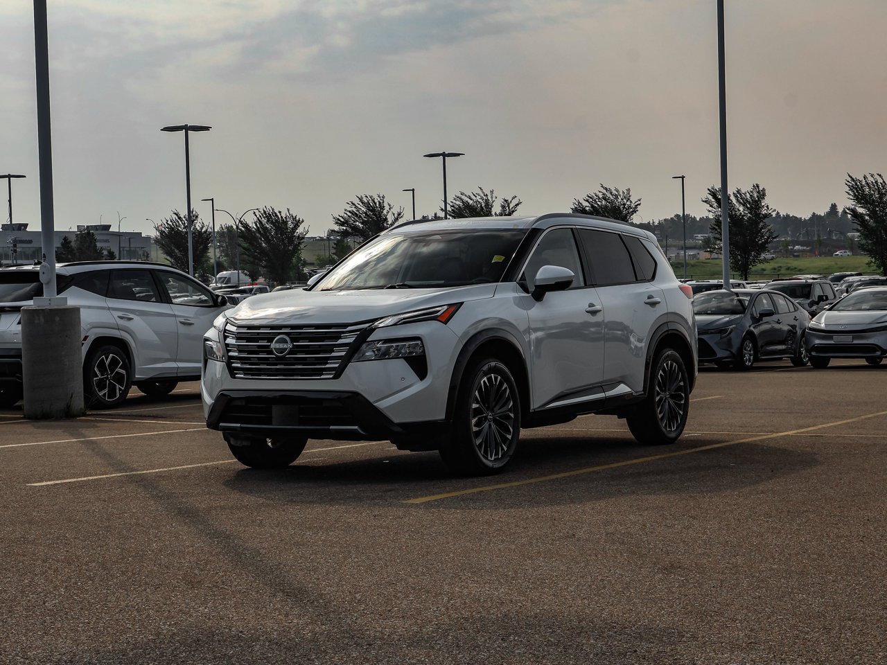 2024 Nissan Rogue AWD Platinum White Sherwood Park - photo #3