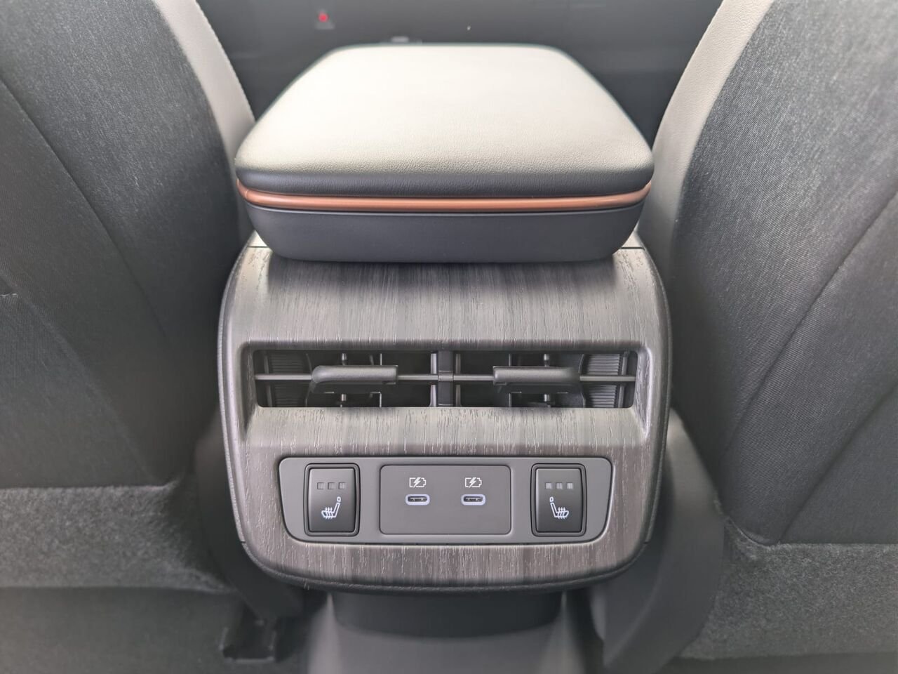 NISSAN ARIYA ARIYA SL E-4ORCE 2026 Blanc Everest nacré triple couche/Diamant noir nacré Châteauguay - photo #14