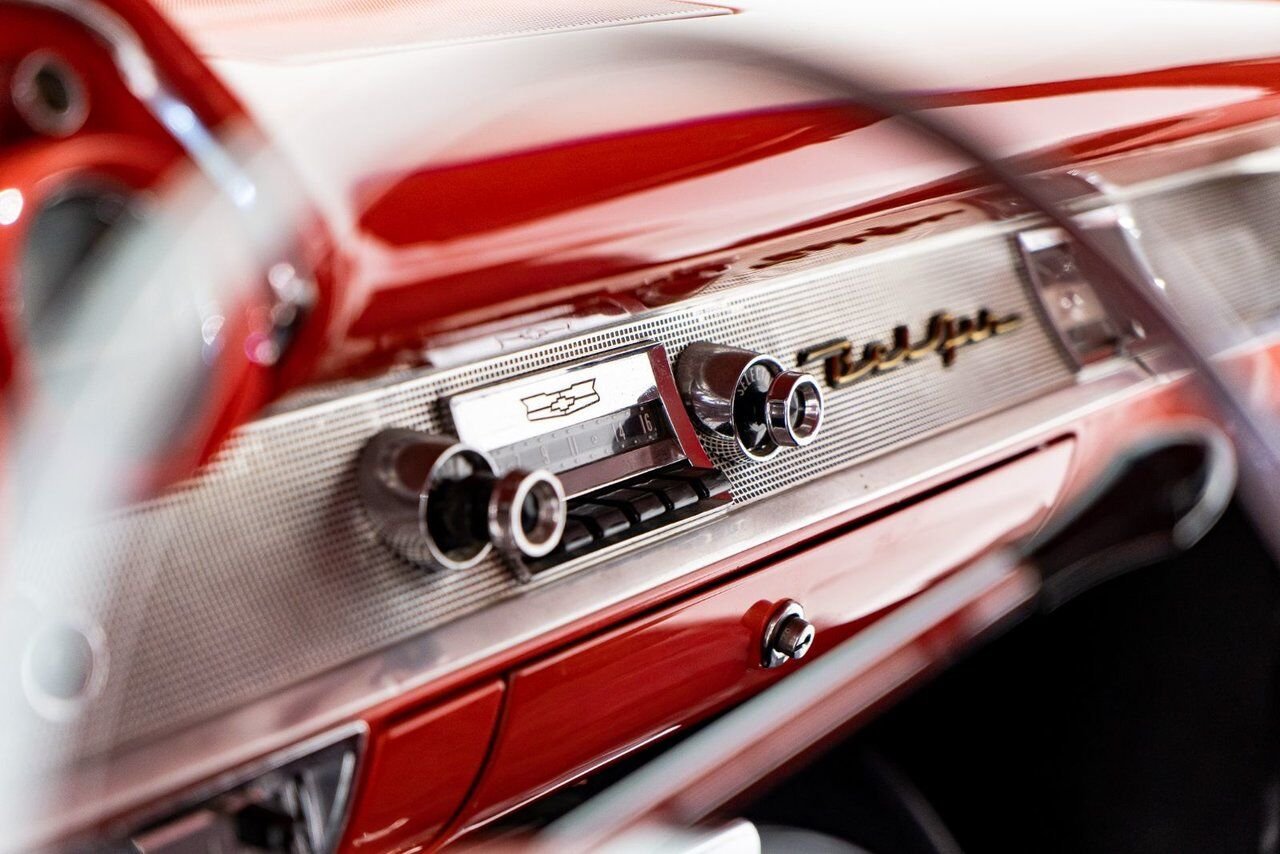 Chevrolet Bel Air Beautifully presented. Restored in desirable color combo | PRIX EN USD 1957 Noir Montréal - photo #63