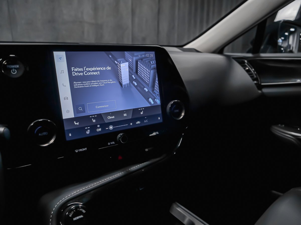 Lexus NX NX 350H HYBRID SIGNATURE VOLANT CHAUFFANT 2023 Noir Montréal - photo #12