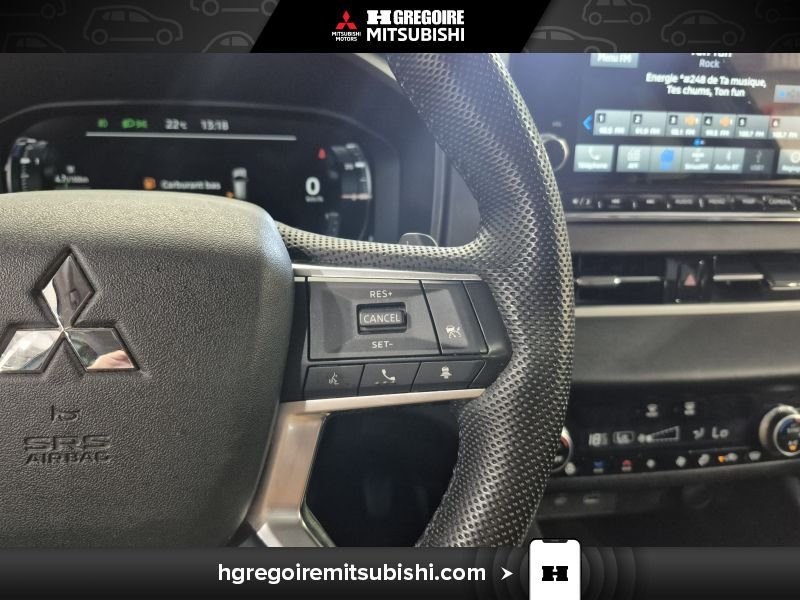 2023 Mitsubishi Outlander Plug-In Hybrid Black Saint-Eustache - photo #22