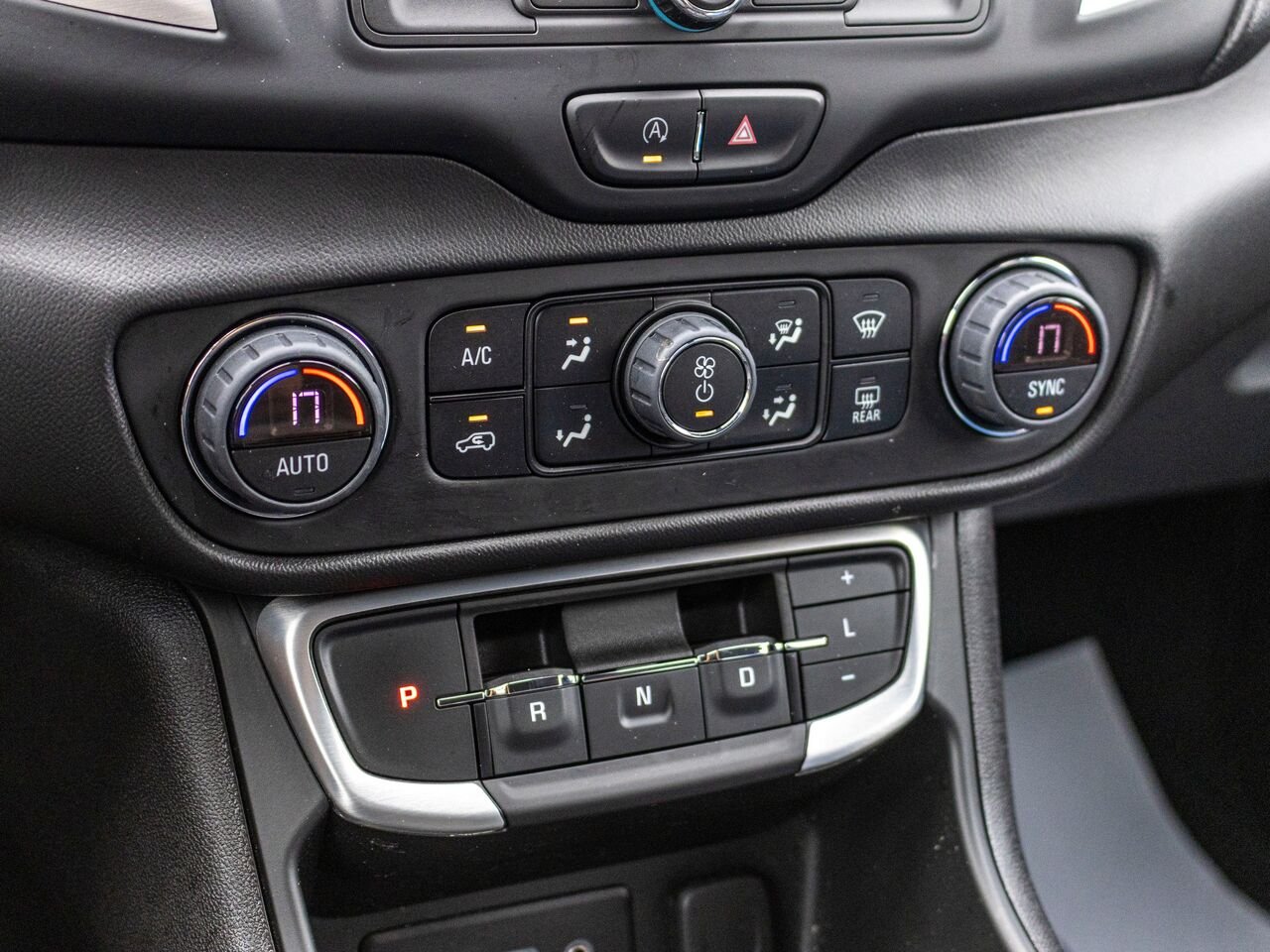 2022 GMC Terrain Traction intégrale, 4 portes SLE White Châteauguay - photo #16