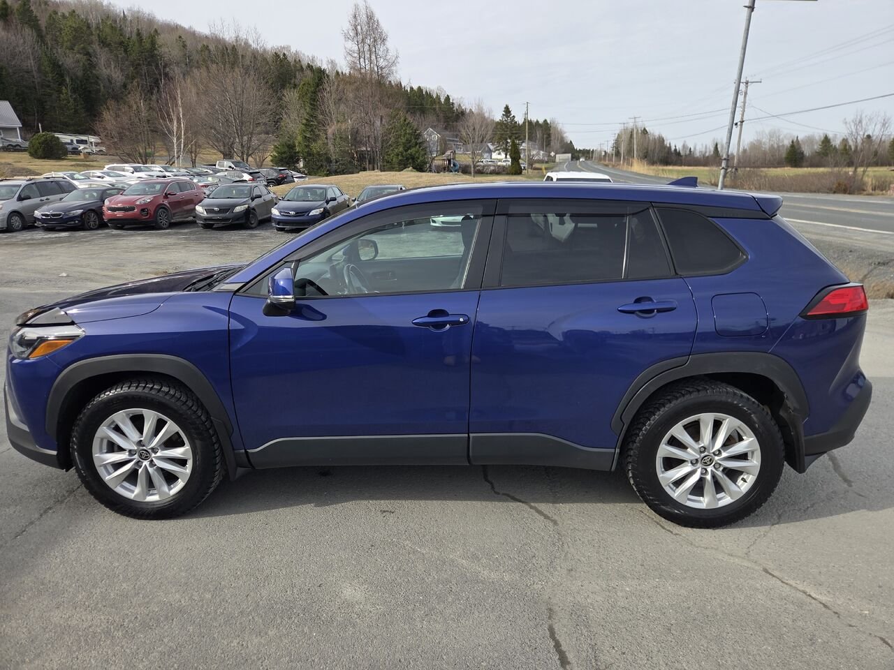 Toyota Corolla Cross LE TI 2022 Bleu choc métallisé Lac-Etchemin - photo #1