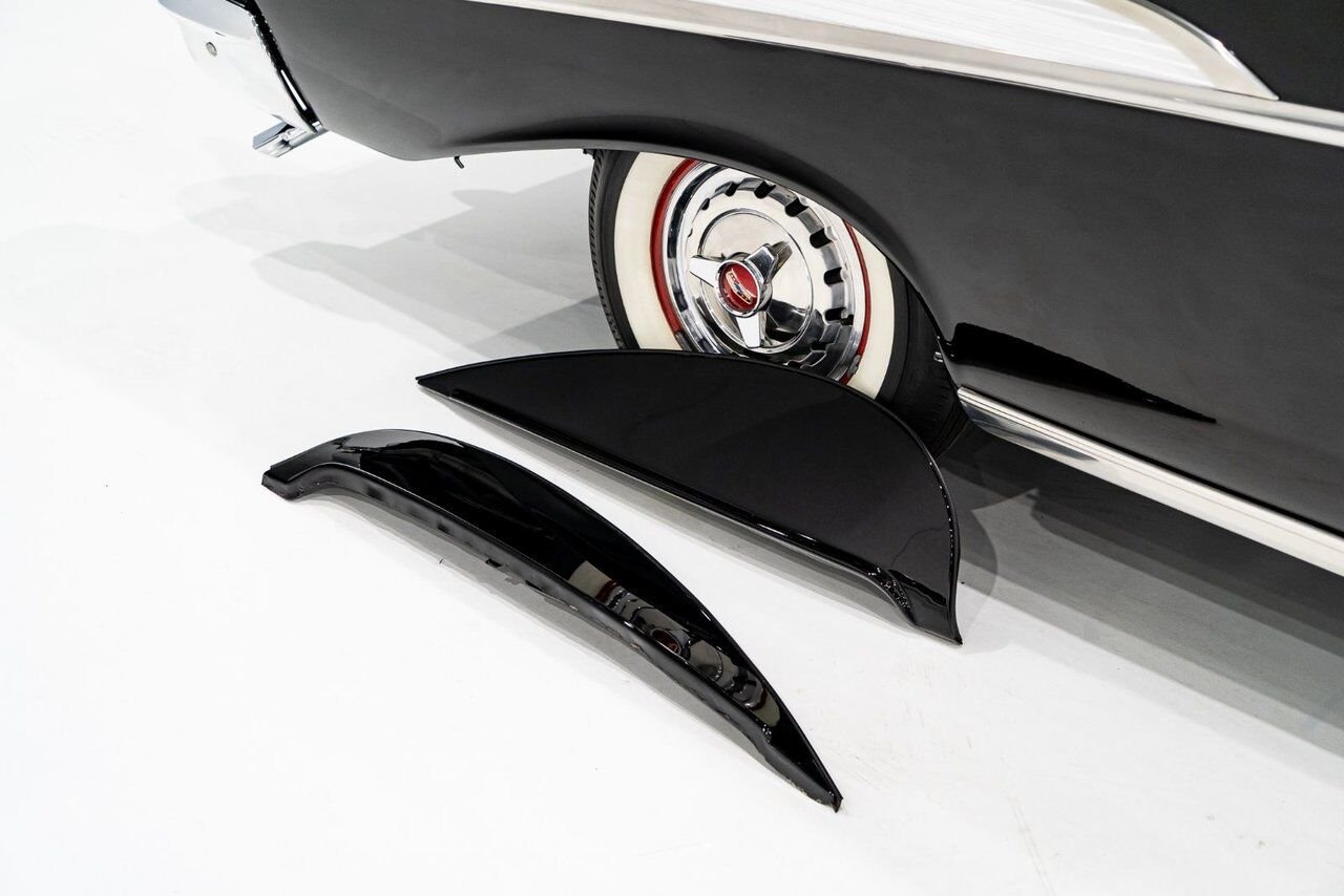 Chevrolet Bel Air Beautifully presented. Restored in desirable color combo | PRIX EN USD 1957 Noir Montréal - photo #58