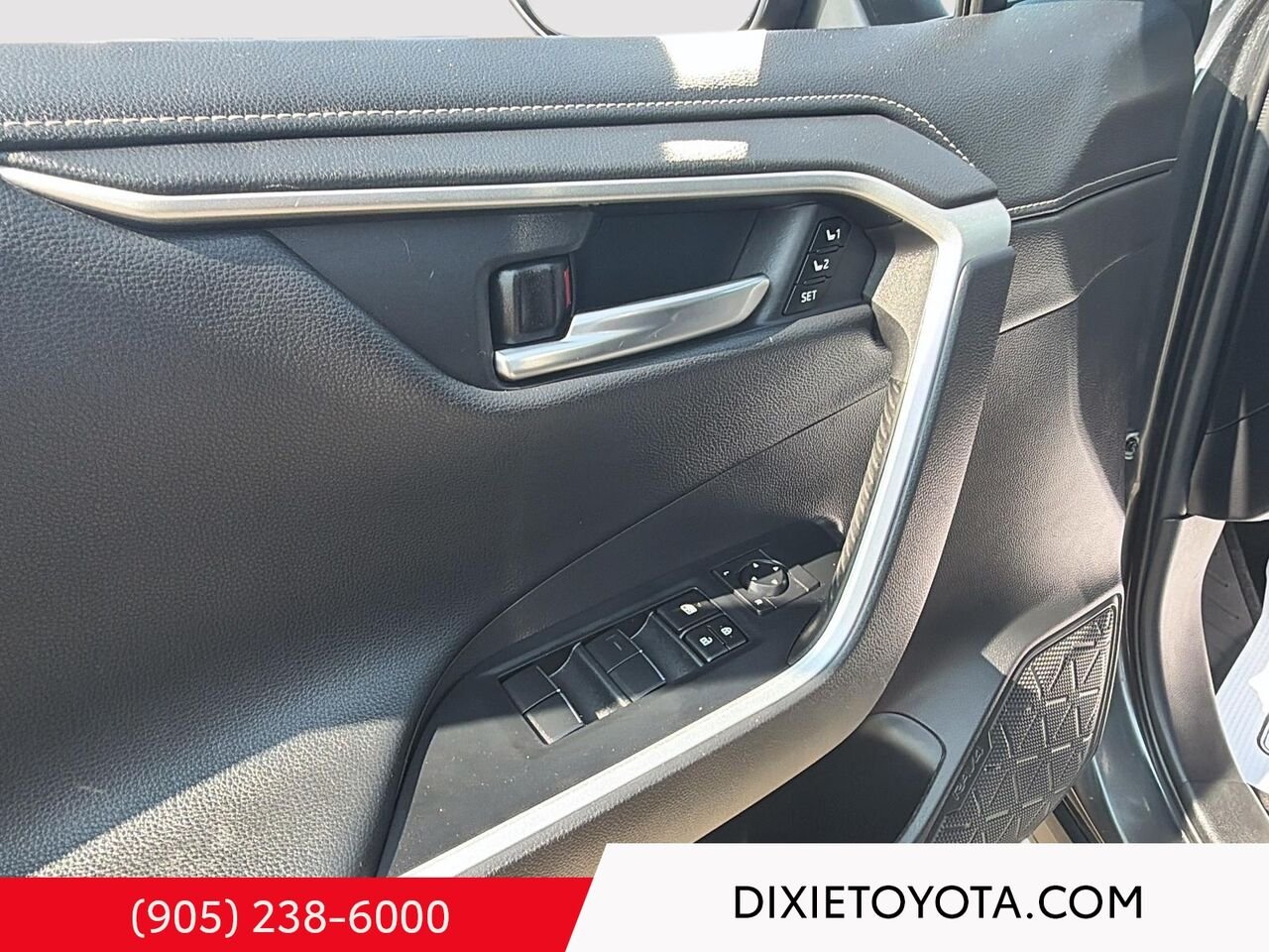 2021 Toyota RAV4 LIMITED AWD / HEATED AND VENTILATED SEATS / MOONROOF / LEATHER SURFACE / ALLOY WHEELS / CARPLAY AND ANDROID AUTO Grey Mississauga - photo #8