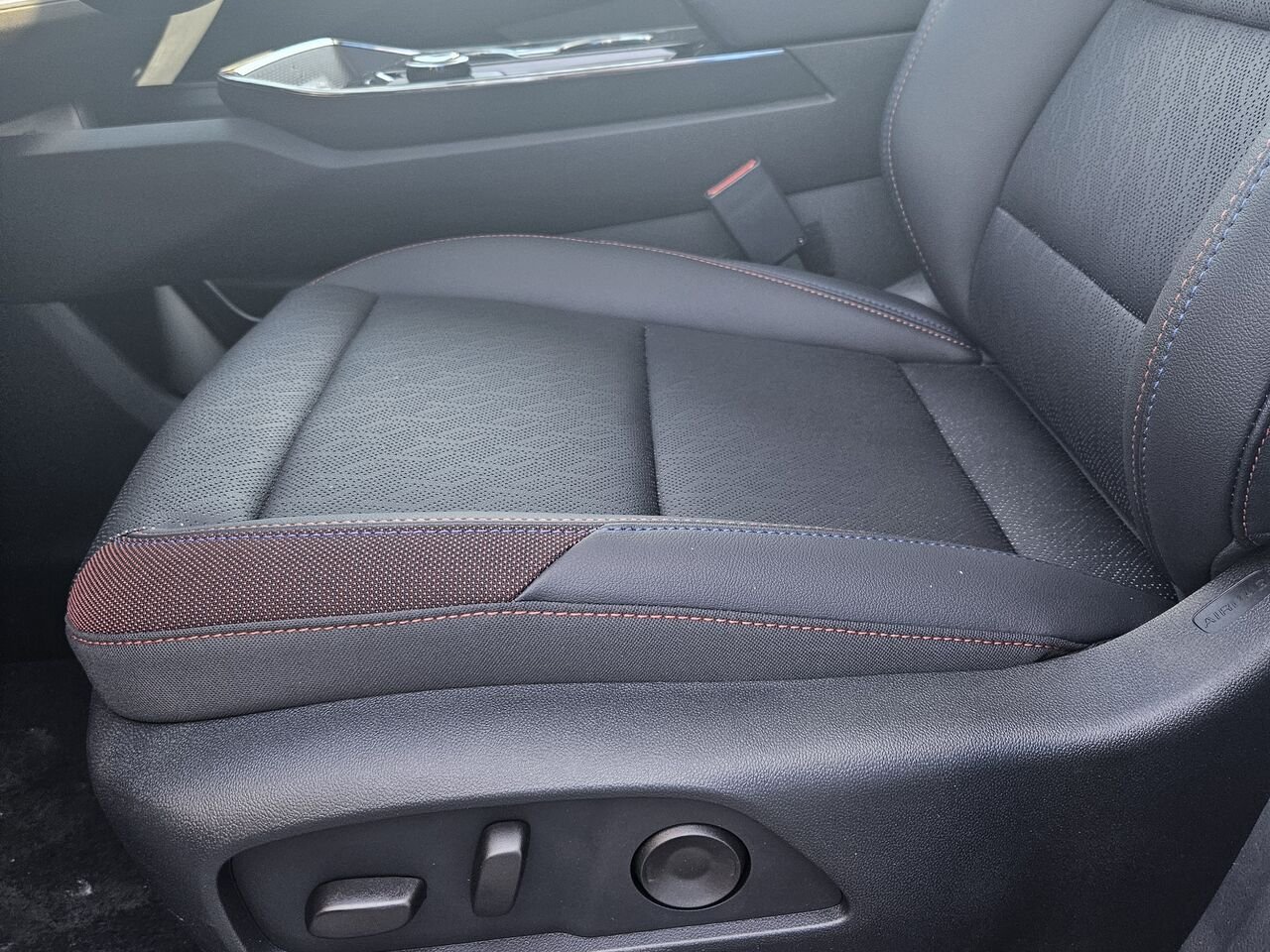 2026 Chevrolet Equinox RS 4 portes TI Polar White Tricoat Thetford Mines - photo #12