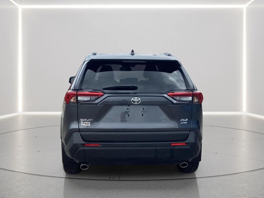 TOYOTA RAV4 XLE 2022 2022 Gris magnétique métallisé