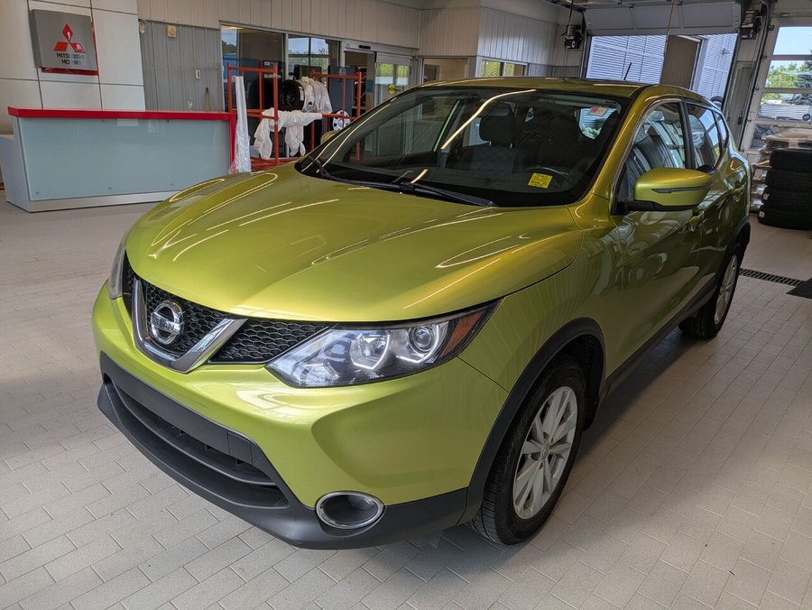 2017 Nissan Qashqai SV Green