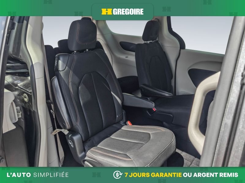 2019 Chrysler Pacifica Grey Laval - photo #23