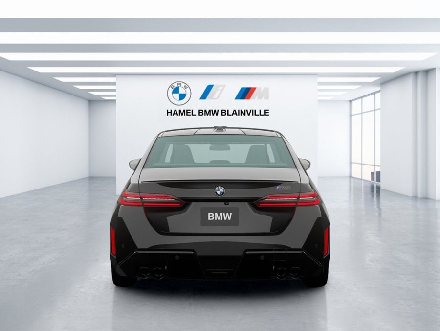 2027 BMW M5 2027 Black Sapphire Metallic