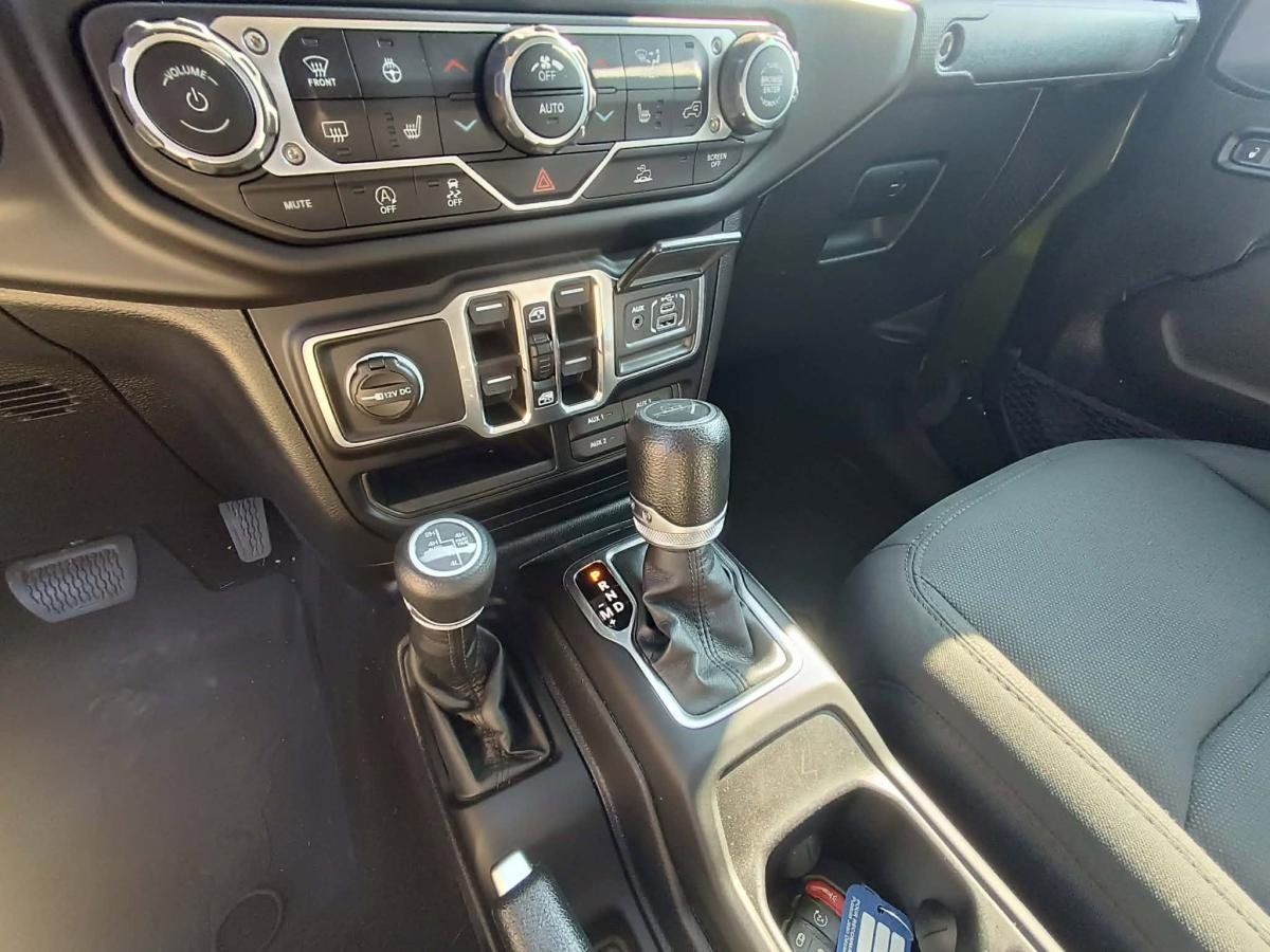 Jeep Gladiator 2023 Blanc Nantes - photo #11