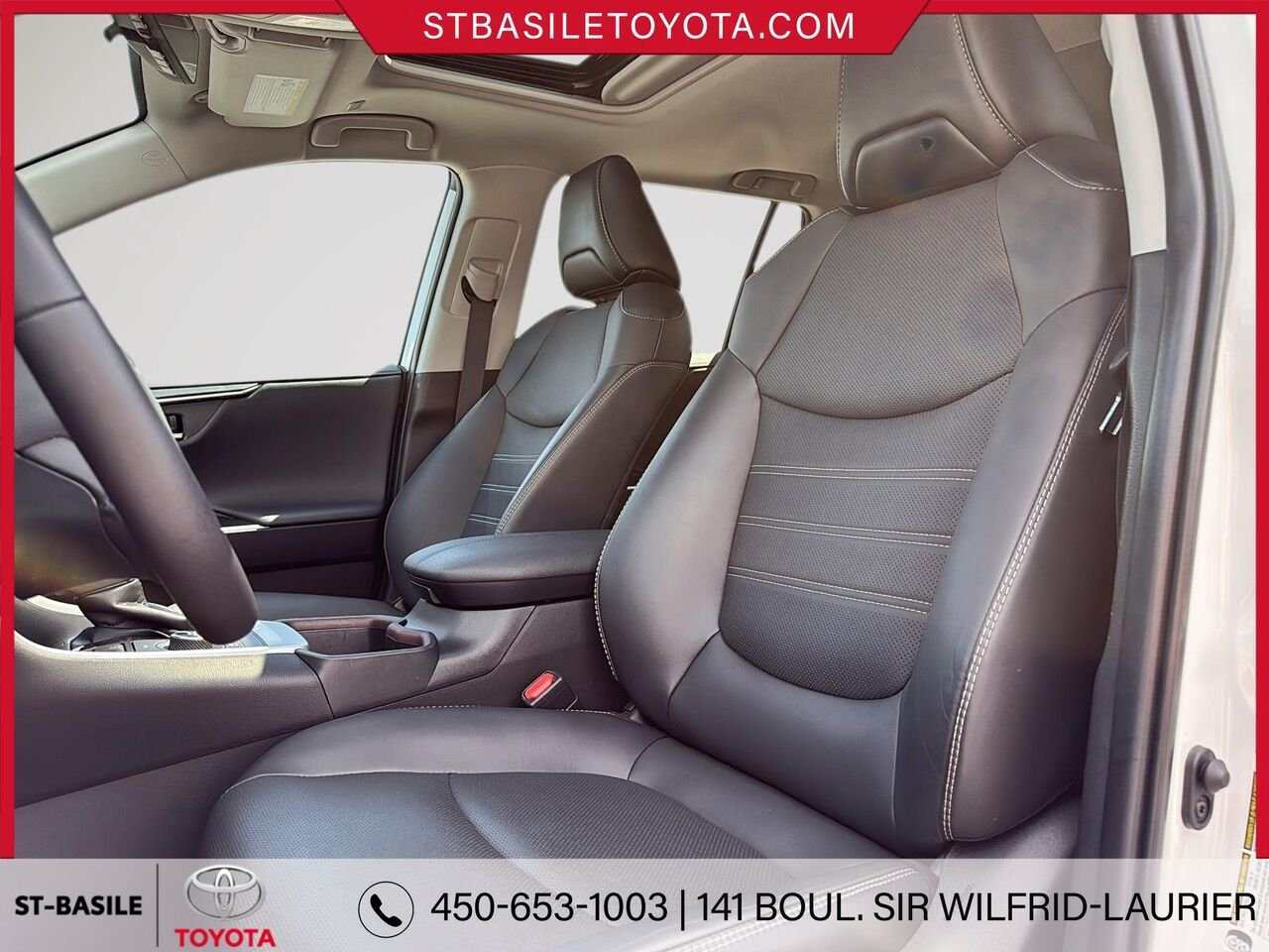 Toyota RAV4 Hybride 2023 Frisson glacé nacré Saint-Basile-le-Grand - photo #11