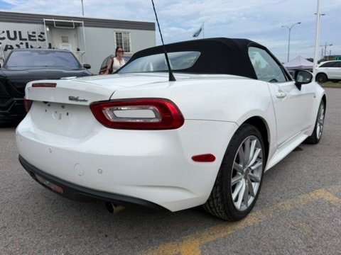 2017 FIAT 124 Spider LUSSO White Laval - photo #11