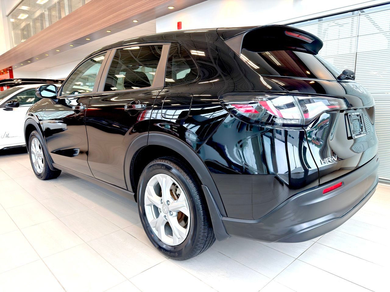 2024 Honda HR-V Black Notre-Dame-des-Prairies - photo #8