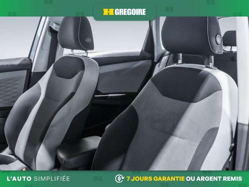 2022 Volkswagen Taos Silver Blainville - photo #16