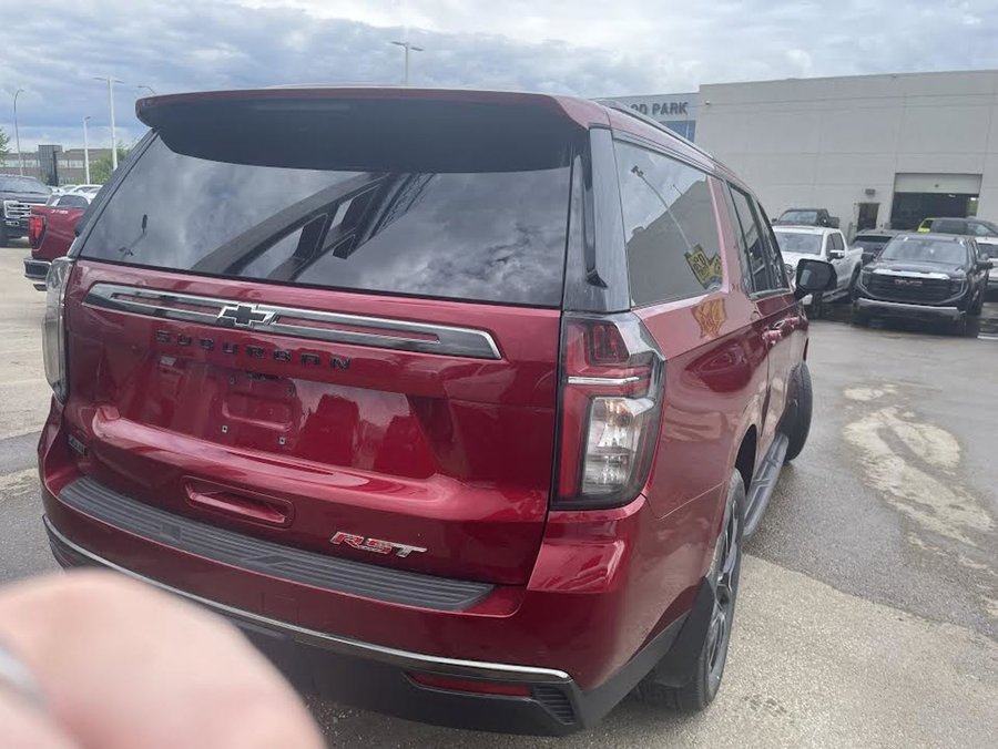 2022 Chevrolet Suburban 2022 Red