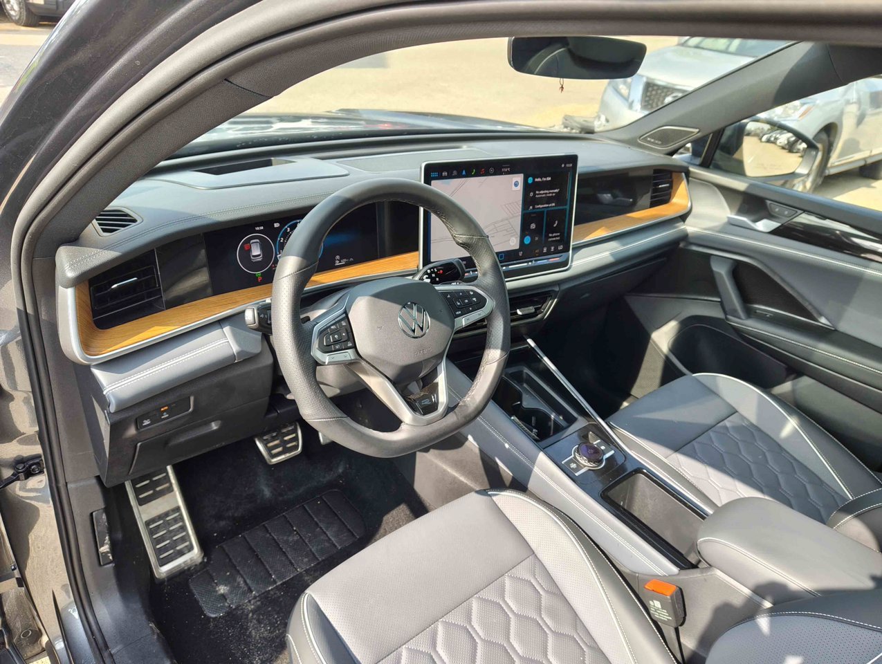 2026 Volkswagen Tiguan Highline Turbo R-Line 4MOTION Grey Sherwood Park - photo #6