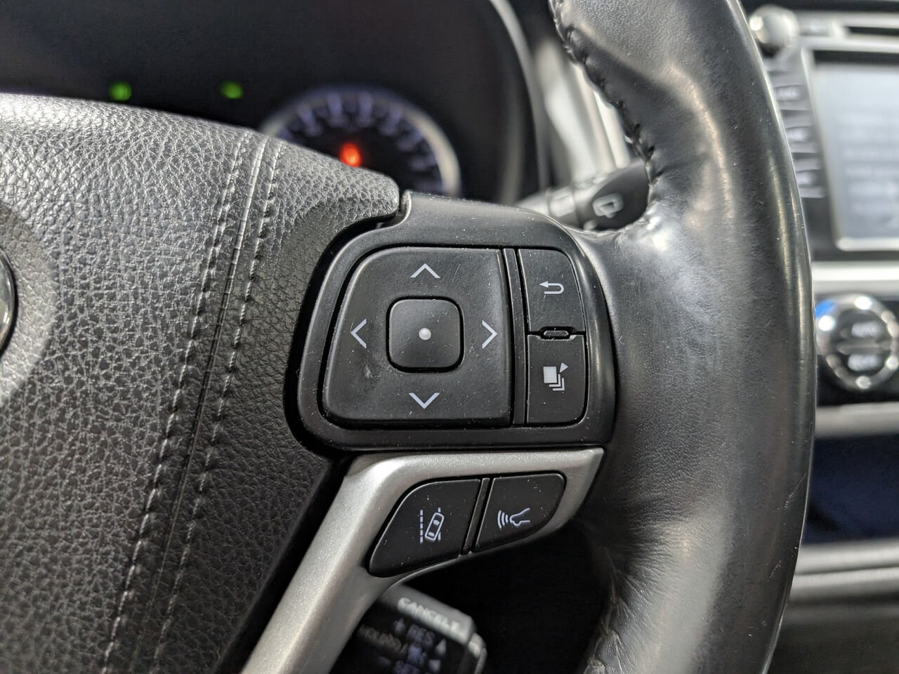 Toyota Highlander XLE/AWD/SIÈGES CHAUFFANTS/BLUETOOTH/AC BIZONE/TOIT OUVRANT 2018 Gris aurore mica Sherbrooke - photo #14