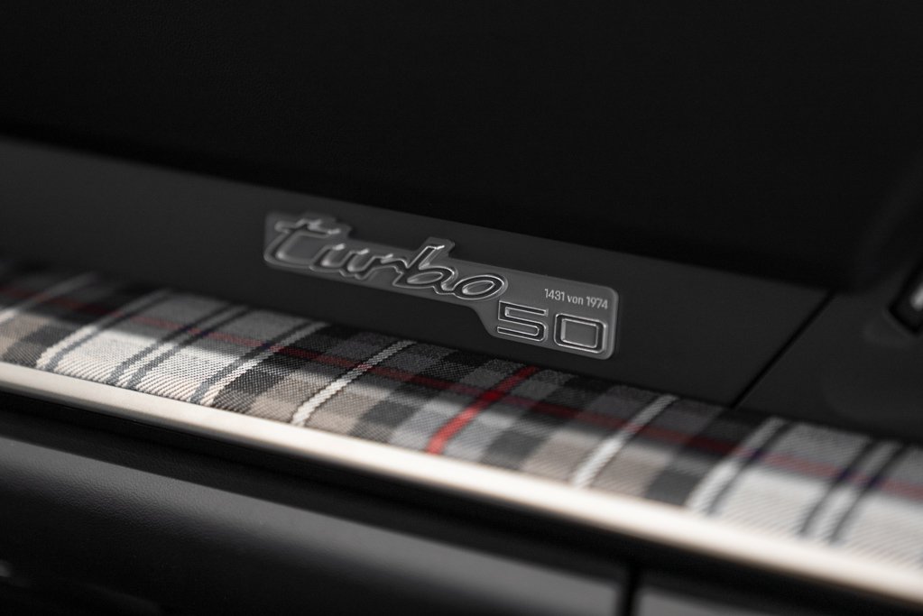 Porsche 911 Turbo 50 Years Coupe 2025 Vert Kirkland - photo #24