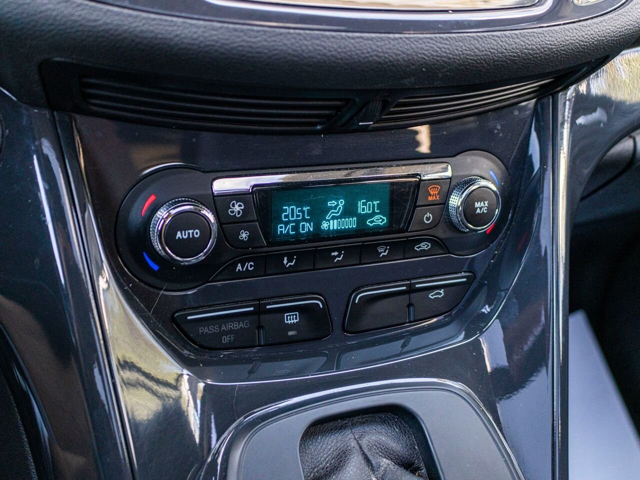 2014 Ford Escape 4 RM 4 portes Titanium White Châteauguay - photo #15