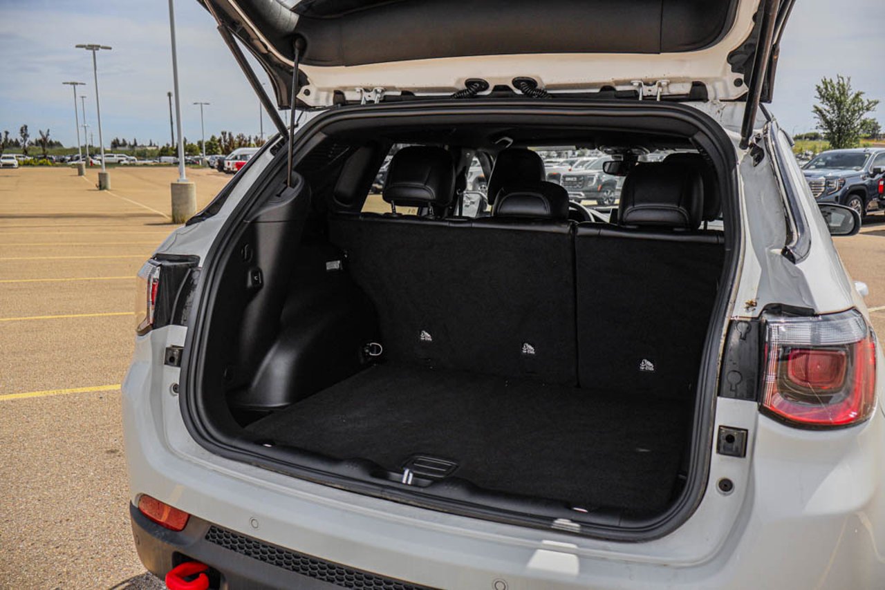 2025 Jeep Compass Trailhawk 4x4 White Sherwood Park - photo #7