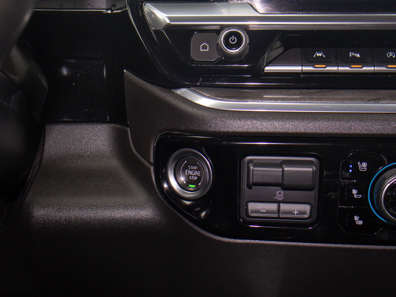 2024 Chevrolet Silverado 1500 4WD Crew Cab 147 LTZ Black Sherwood Park - photo #28