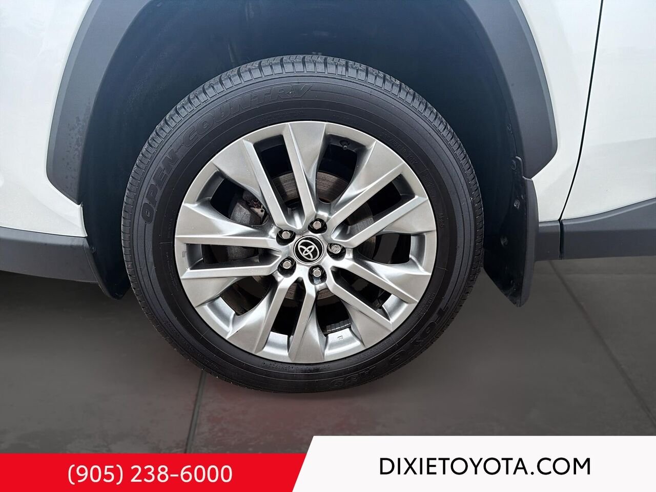 2023 Toyota RAV4 XLE PREMIUM AWD / HEATED SEATS / MOONROOF / LEATHER SURFACE / CARPLAY AND ANDROID AUTO Wind Chill Pearl Mississauga - photo #6