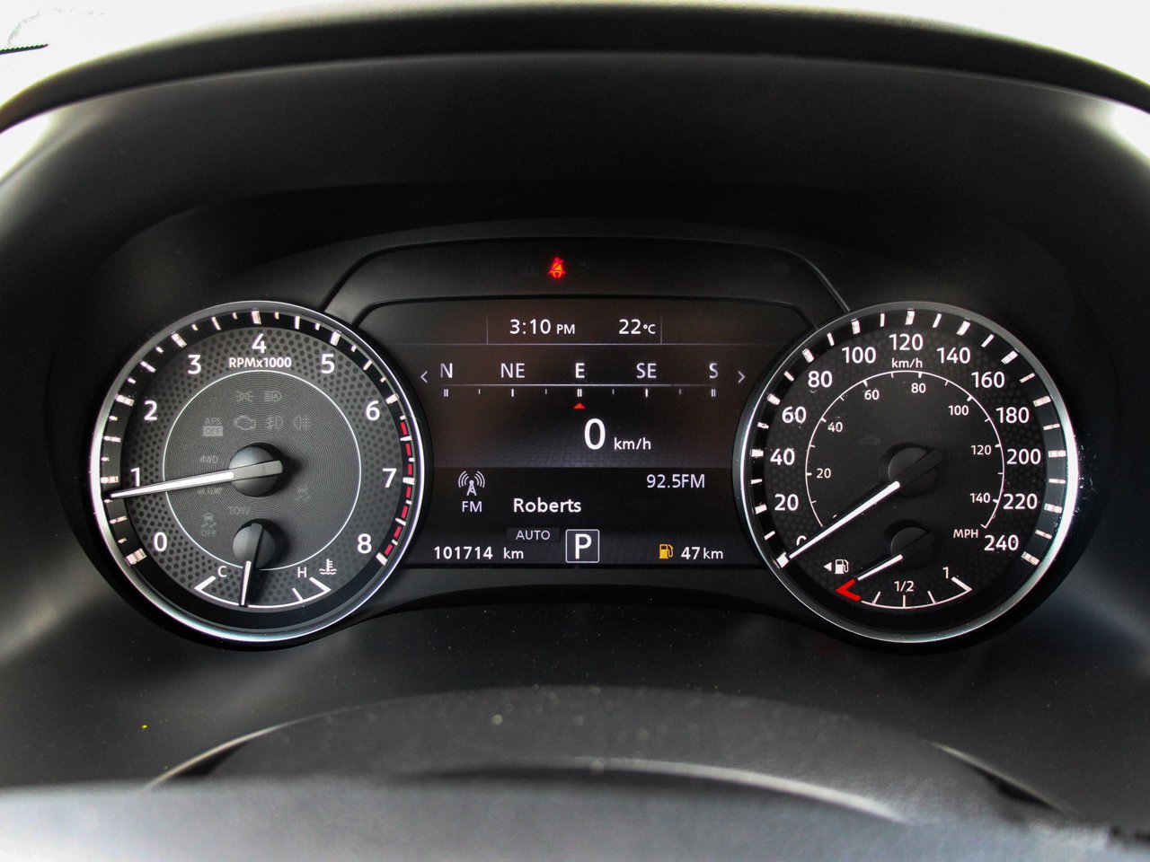 2024 Nissan Armada 4x4 SL White Sherwood Park - photo #20