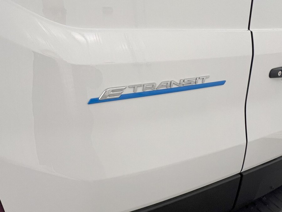 2024 Ford E-Transit Cargo Van E-TRANSIT FOURGONNETTE UTILITAIRE Oxford White