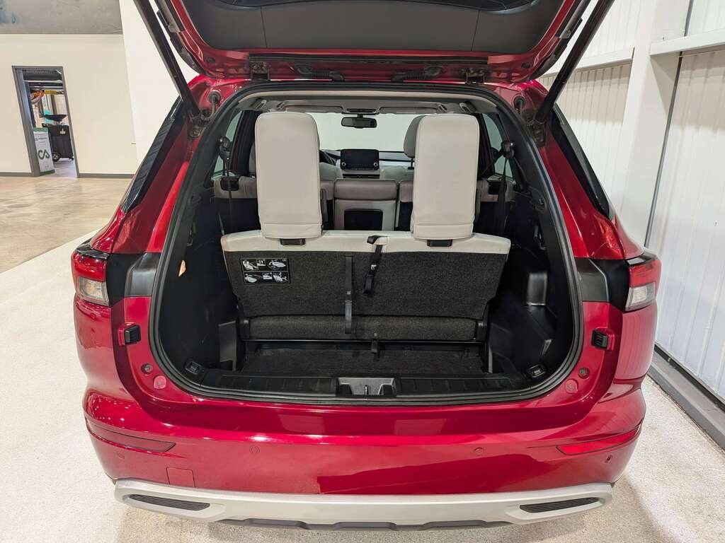 2023 Mitsubishi Outlander Plug-In Hybrid GT S-AWC Red Val-David - photo #8