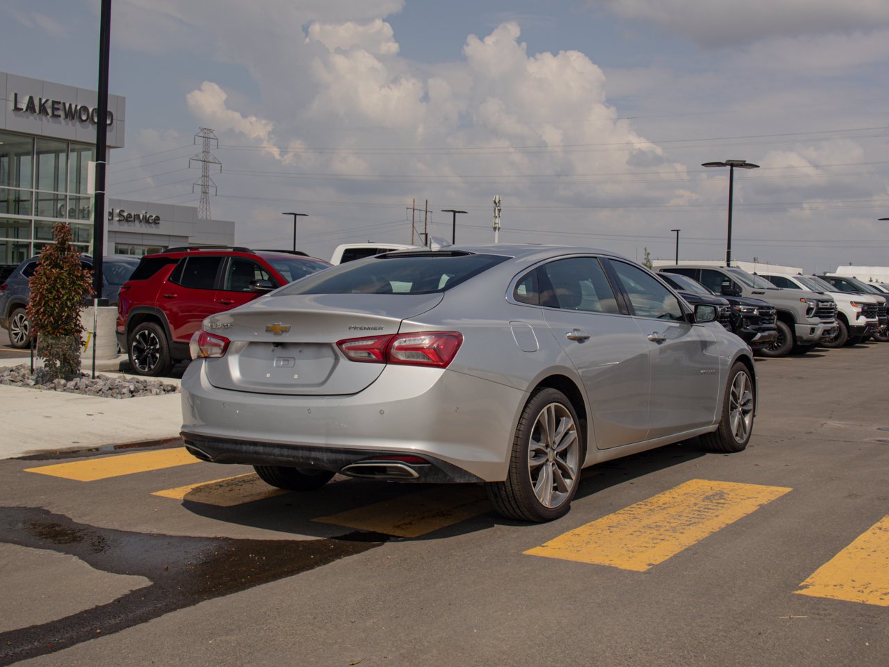 2020 Chevrolet Malibu 4dr Sdn Premier White Sherwood Park - photo #9