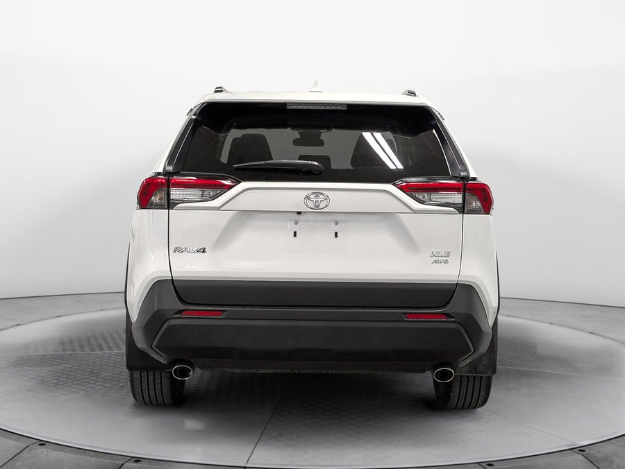 RAV4 AWD XLE 5486 km SEULEMENT Toit Ouvrant à voir!! 2022 Blanc
