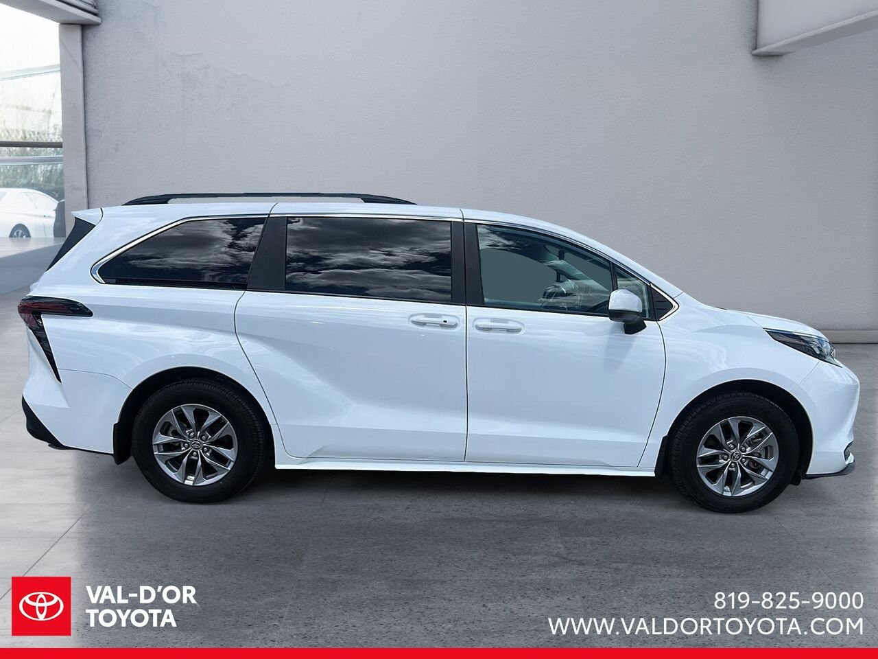 Toyota Sienna LE TA 8 places 2025 Blanc Val-d'Or - photo #4