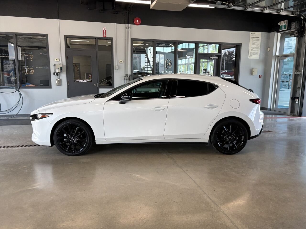 2026 MAZDA Mazda3 Sport GT avec moteur turbo BA TI i-ACTIV Snowflake White Pearl Châteauguay - photo #1