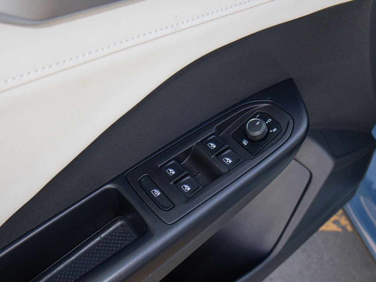 2026 Volkswagen Taos Comfortline 4MOTION Blue Sherwood Park - photo #18