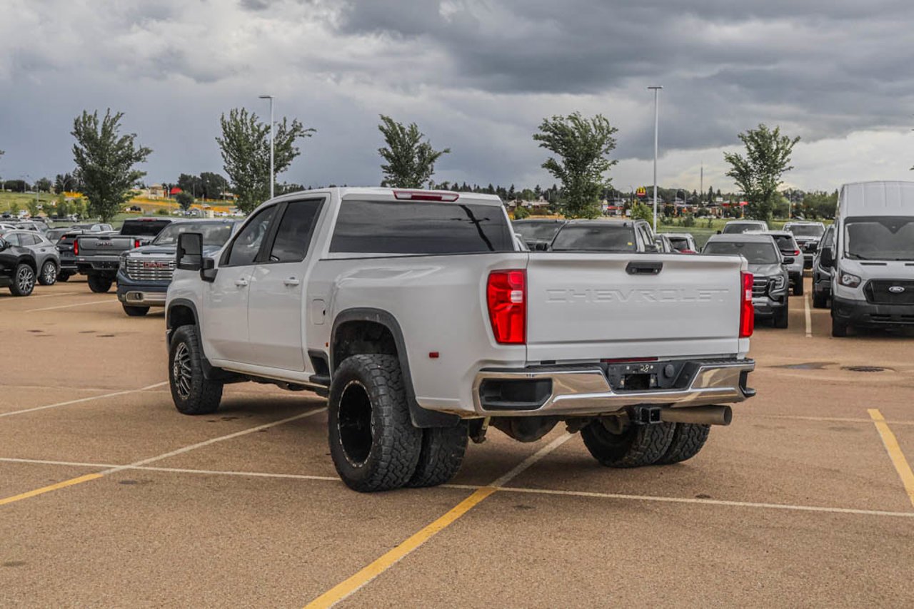2020 Chevrolet Silverado 3500HD 4WD Crew Cab 172 LT White Sherwood Park - photo #5