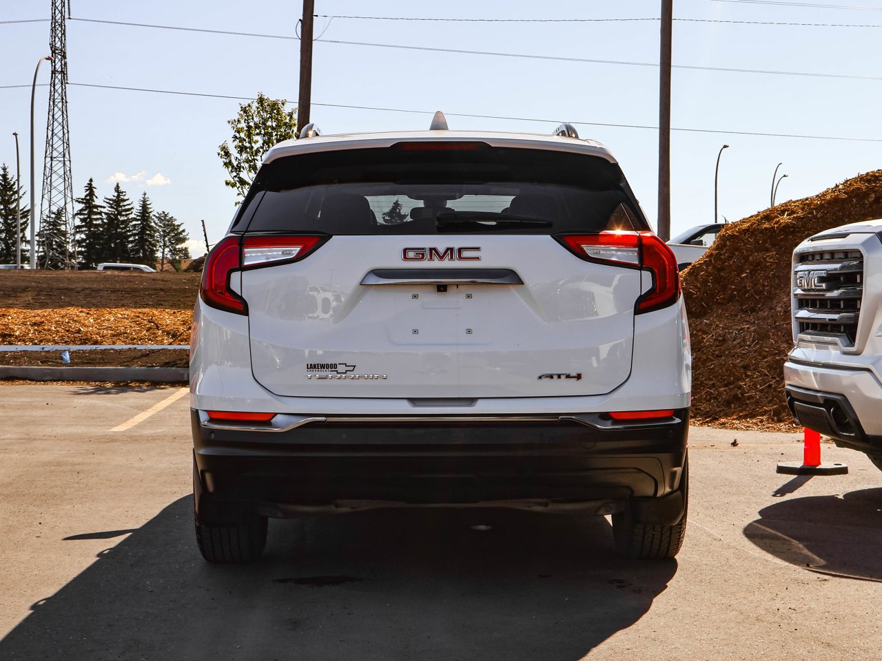 2022 GMC Terrain AWD 4dr AT4 White Sherwood Park - photo #6