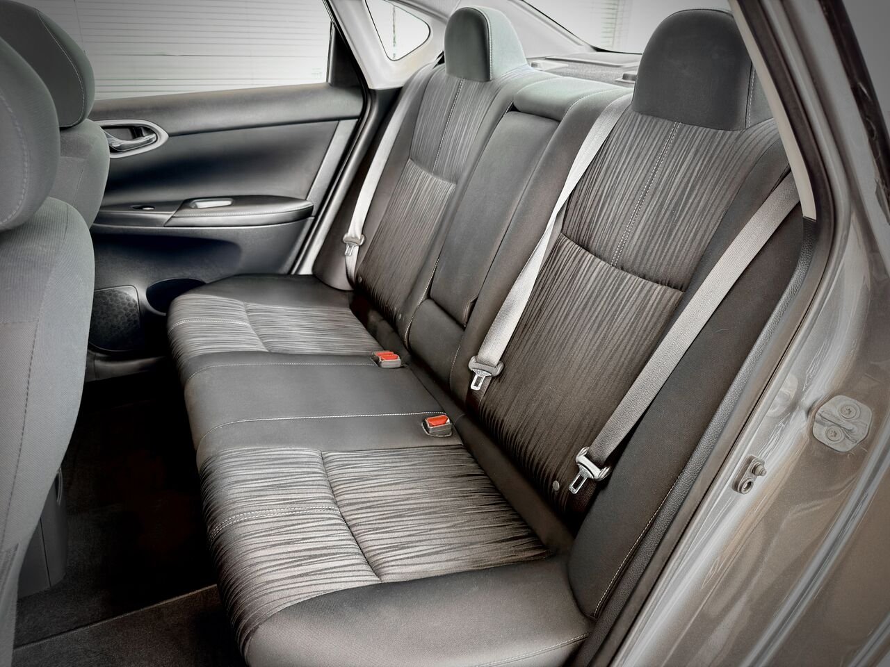 2018 Nissan Sentra Grey Notre-Dame-des-Prairies - photo #15