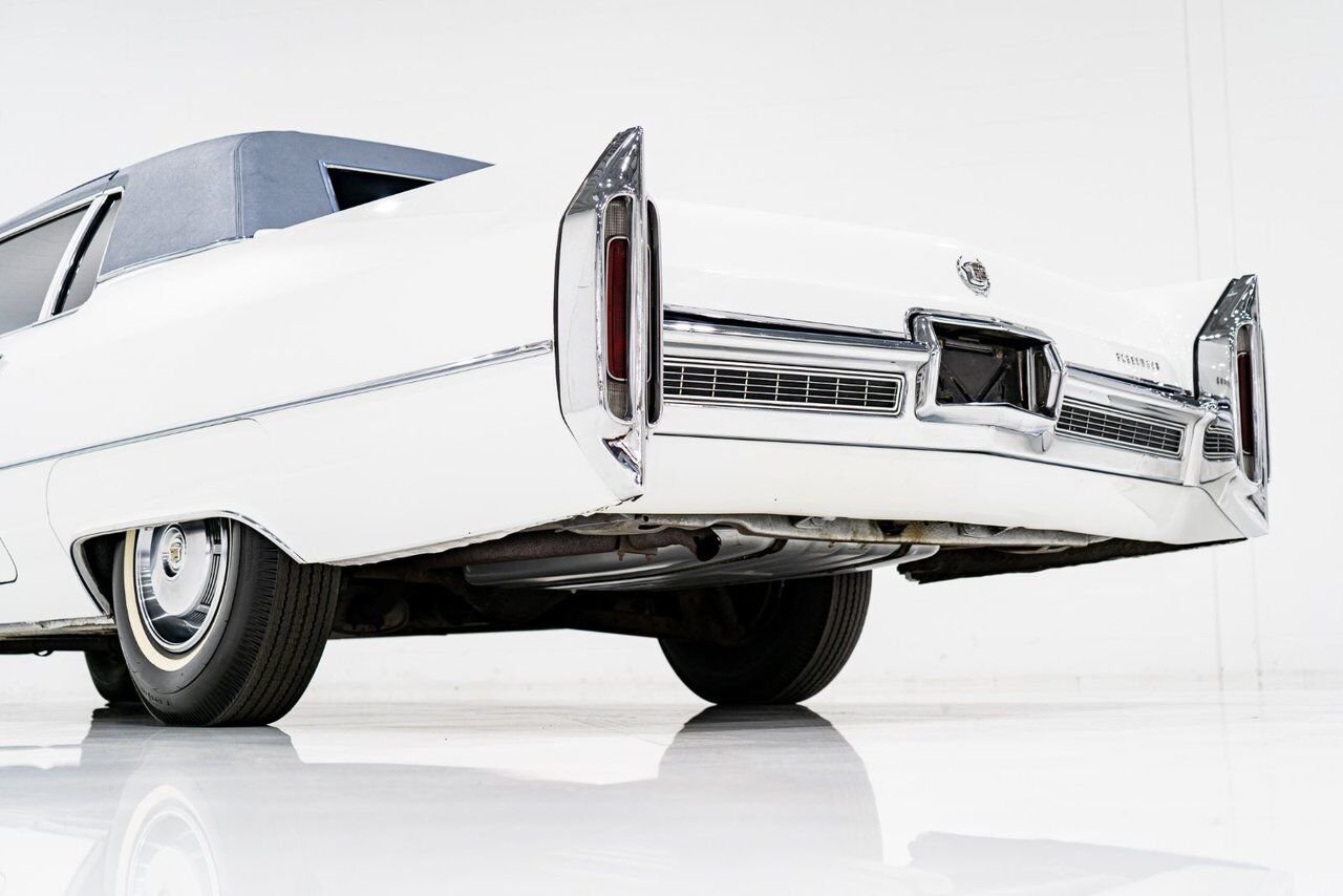 Cadillac Fleetwood **PRICE IN USD** Factory Limo dual AC with only 18,892 miles 1966 Blanc Montréal - photo #48