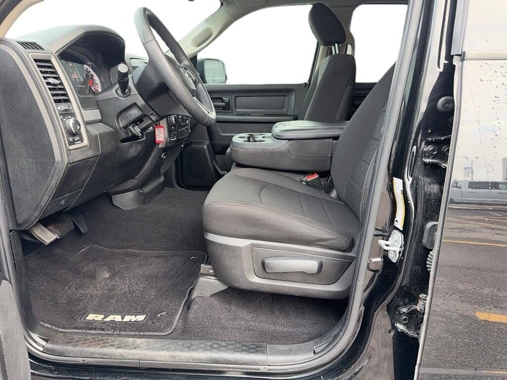2020 Ram 1500 Classic VIN 1C6RR7FG9LS154863 Black Chicoutimi - photo #11