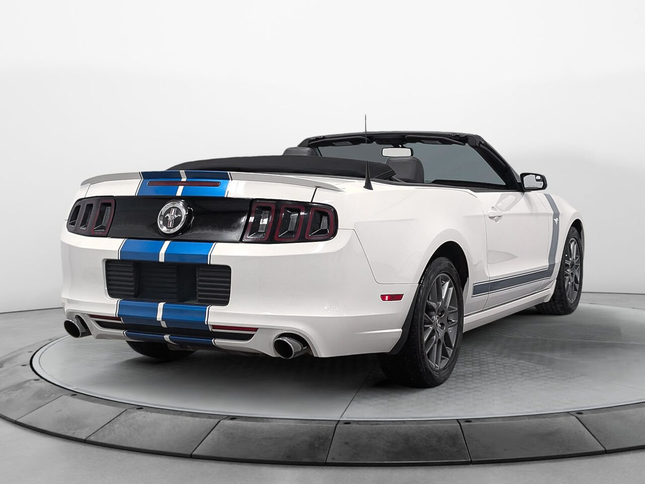 Ford MUSTANG Convertible V6 Premium Automatique 2013 Blanc Sherbrooke - photo #10