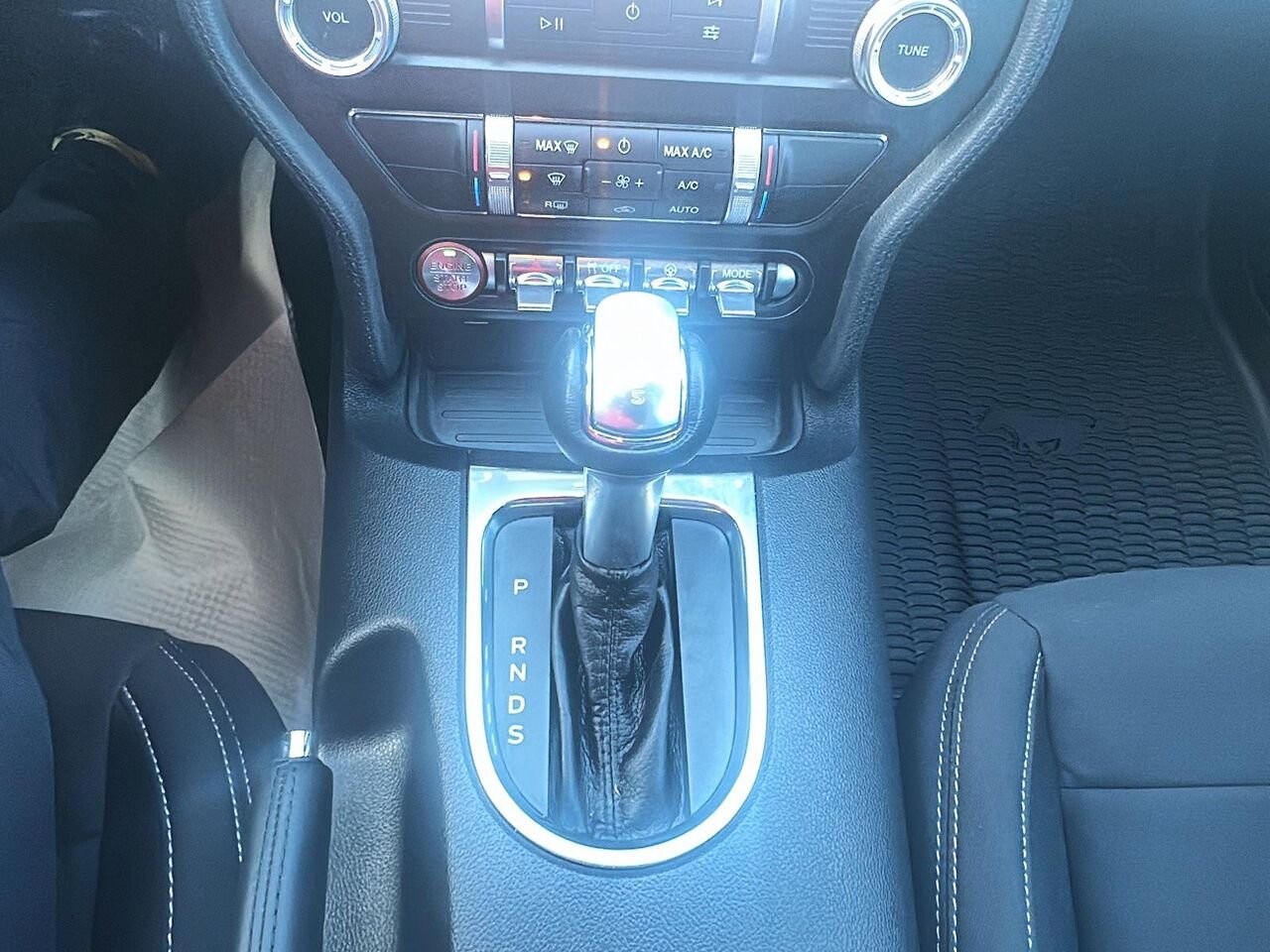 2020 Ford Mustang White Rouyn-Noranda - photo #10