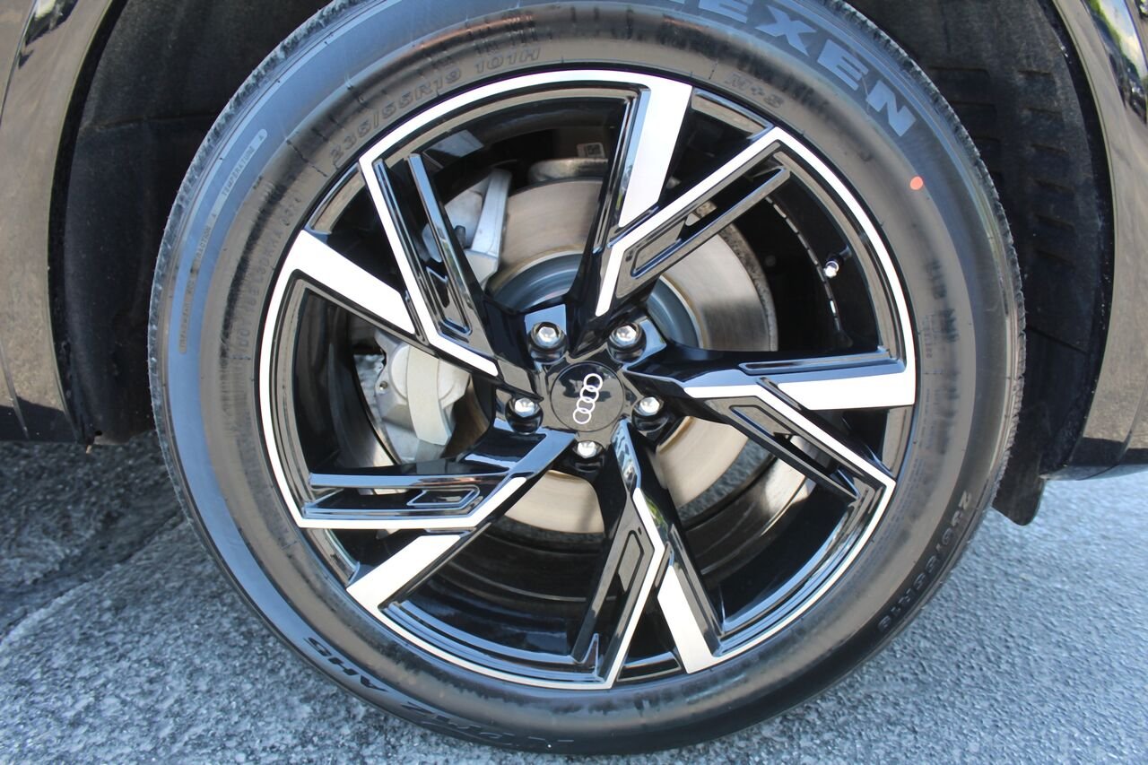 Audi Q5 VIN: WA1EABFY3N2063336 2022 Noir Sainte-Rose - photo #26