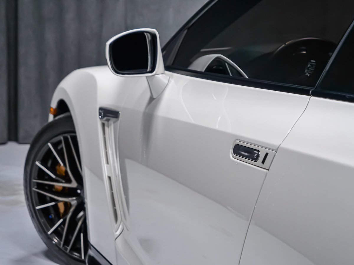 2023 Nissan GT-R PREMIUM White Montreal - photo #15