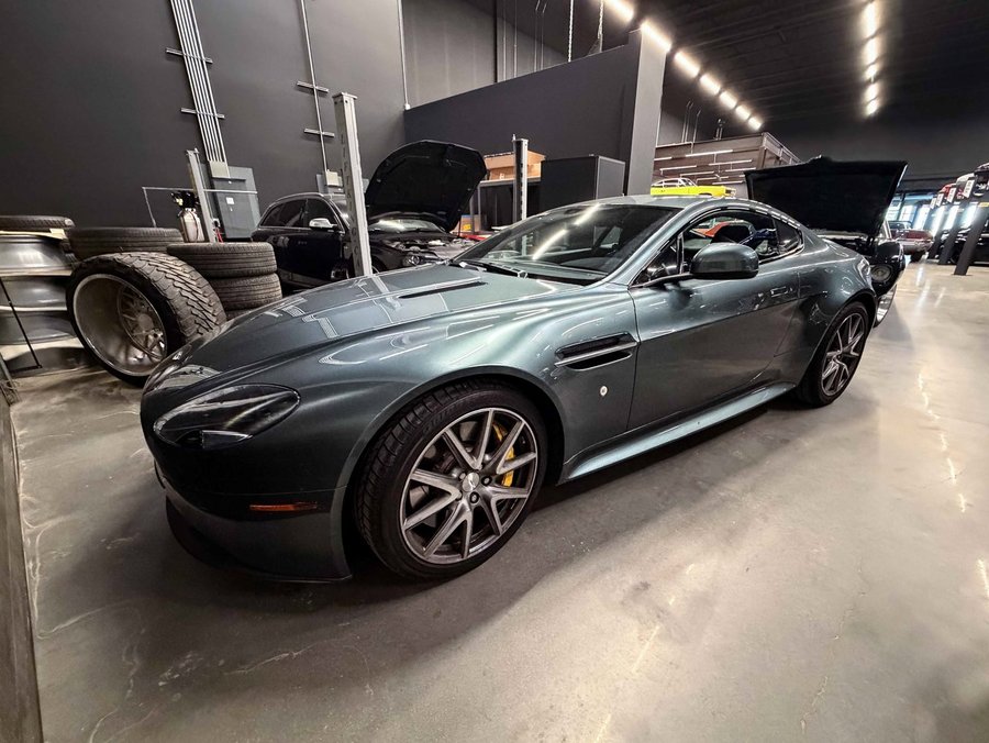 2015 Aston Martin V8 Vantage 2015 Alloro Green